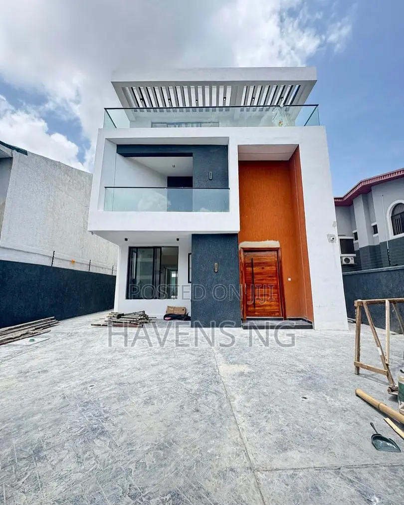 5bdrm Duplex in Lekki Phase 1 for sale