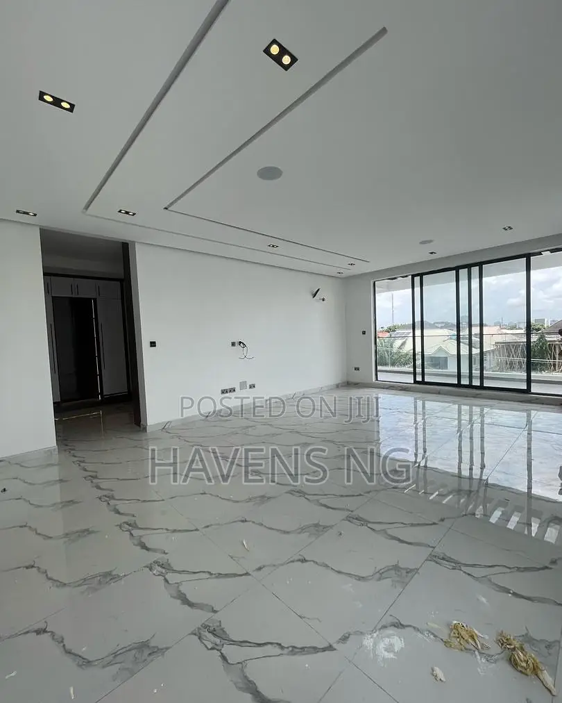 5bdrm Duplex in Lekki Phase 1 for sale