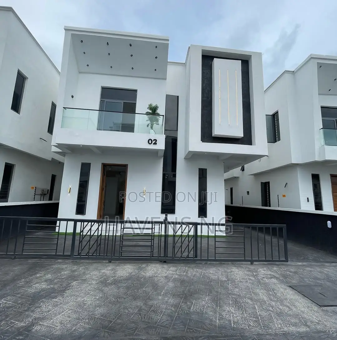 5bdrm Duplex in Idado for sale