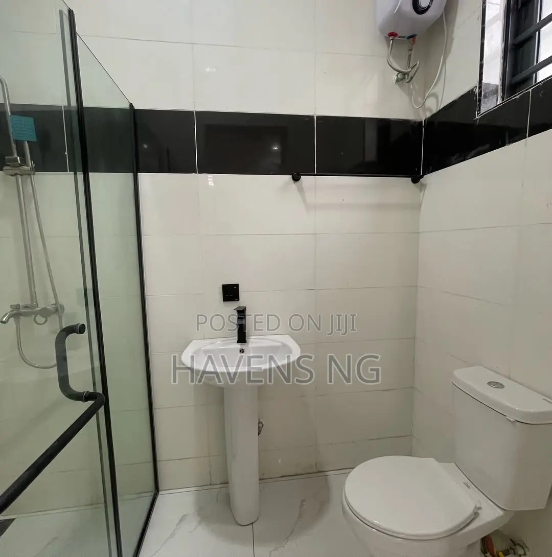 5bdrm Duplex in Idado for sale