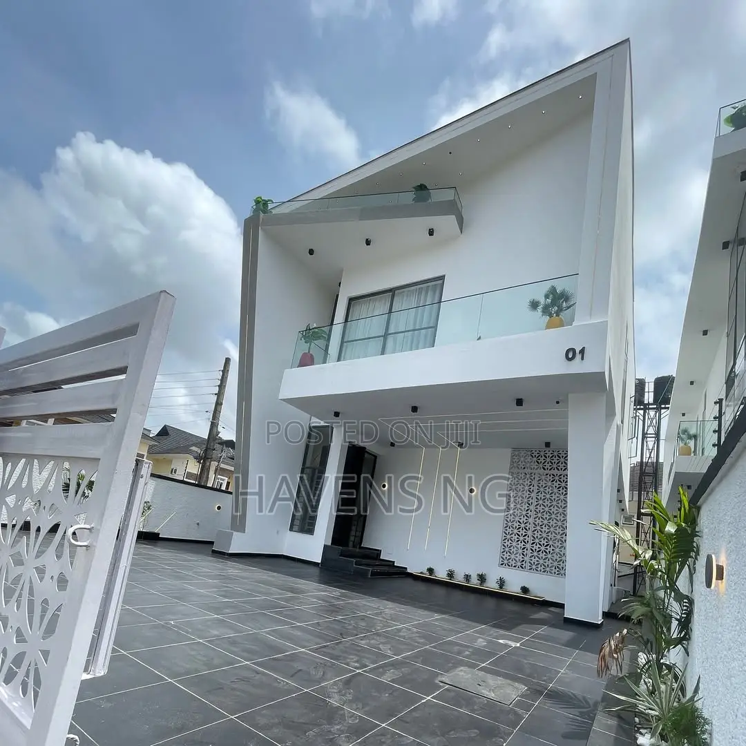 5bdrm Duplex in Idado for sale