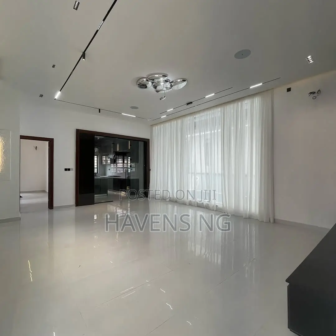 5bdrm Duplex in Idado for sale