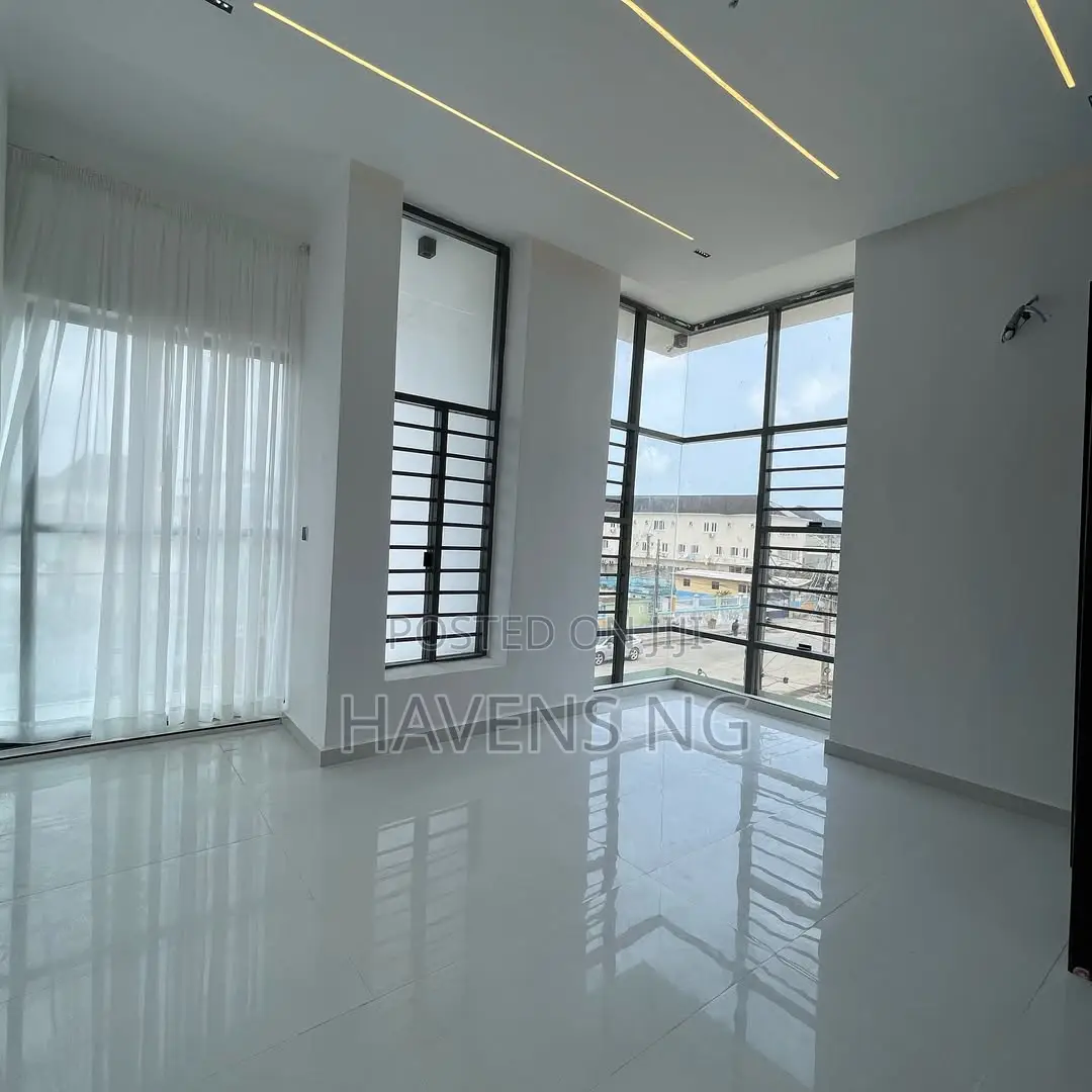 5bdrm Duplex in Idado for sale