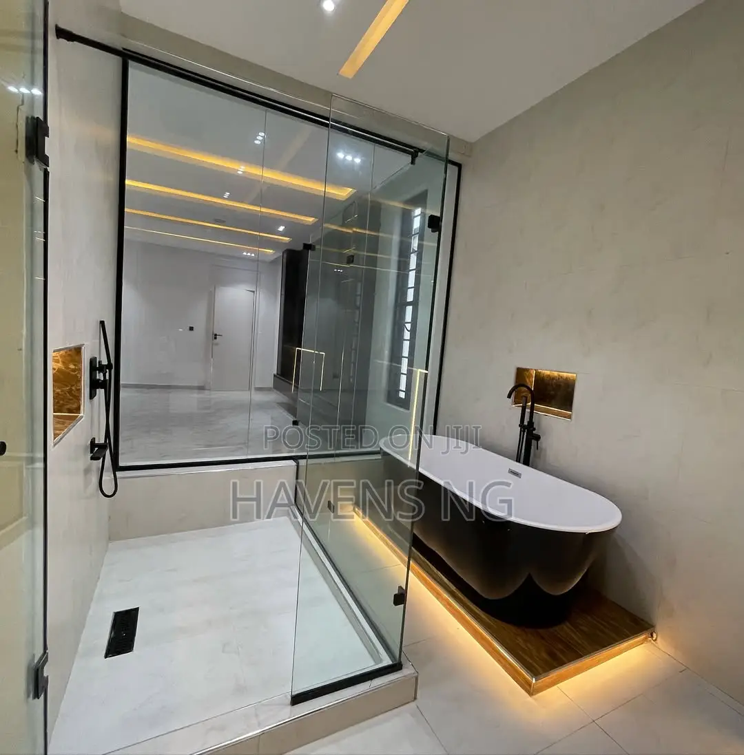 5bdrm Duplex in Idado for sale