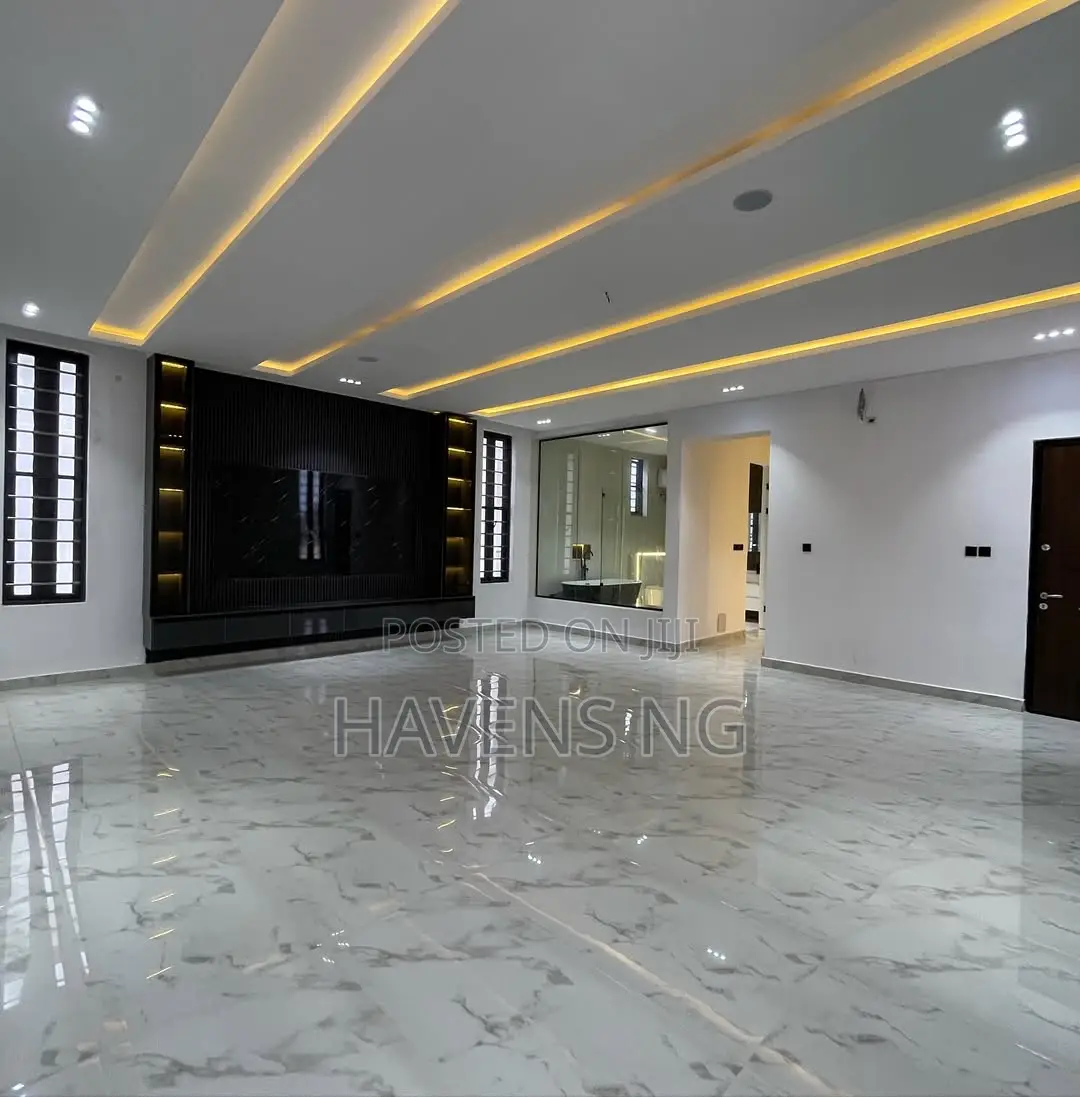 5bdrm Duplex in Idado for sale