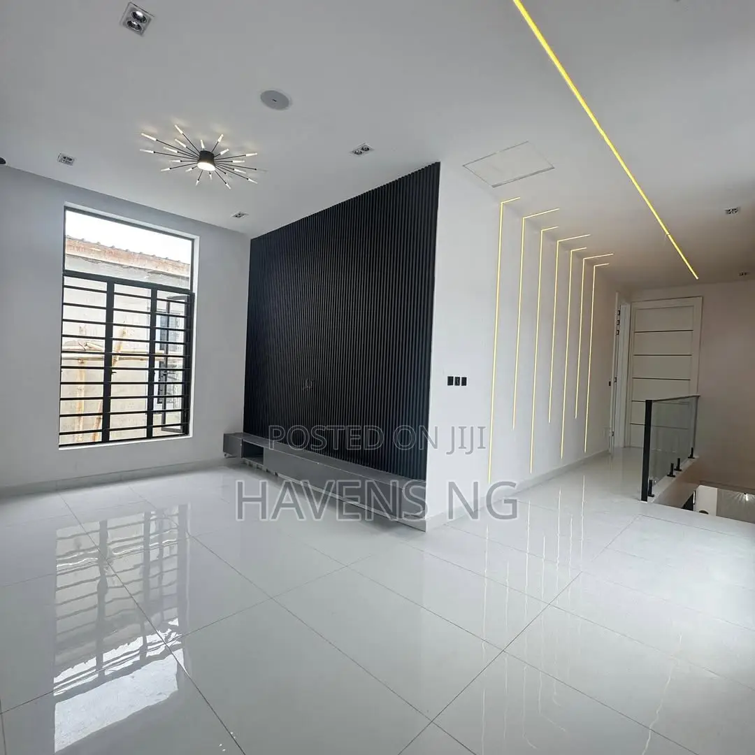 5bdrm Duplex in Ikota for sale