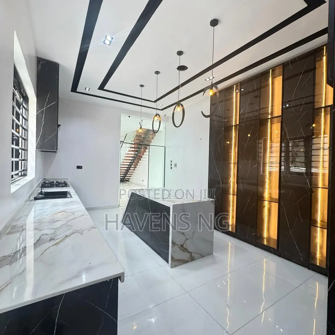 5bdrm Duplex in Ikota for sale