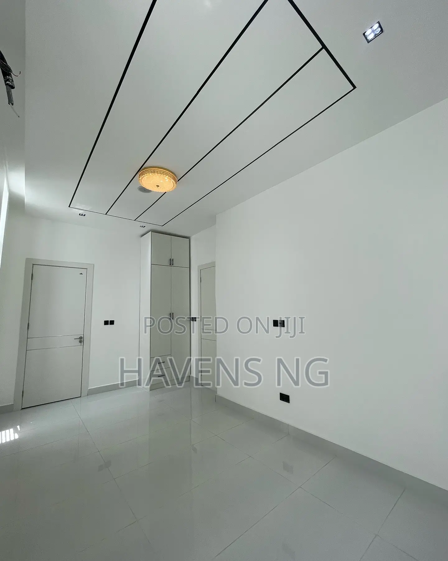5bdrm Duplex in Chevron for sale