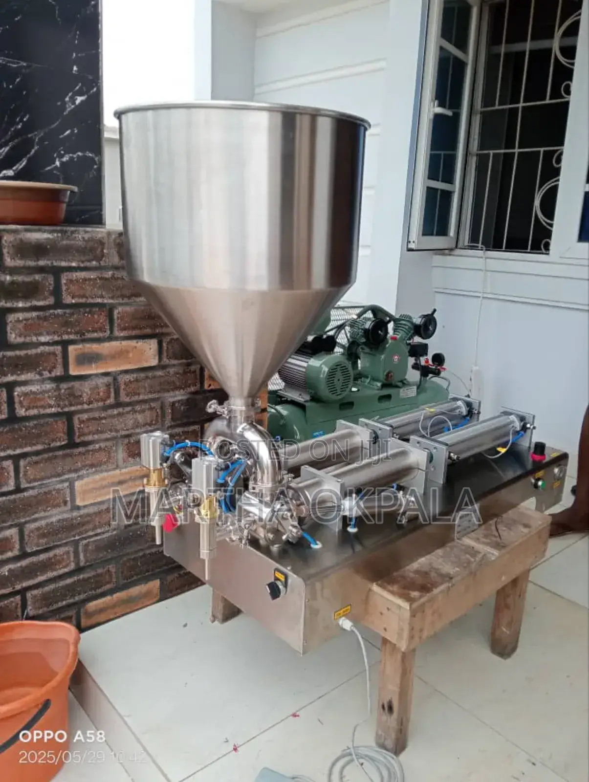 Two Nozzles Filler Machine With Air Compressor