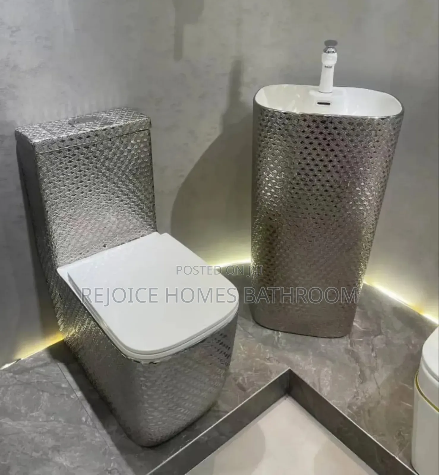 Luxury Diamond Pattern Water Closet Toilet Basin Set