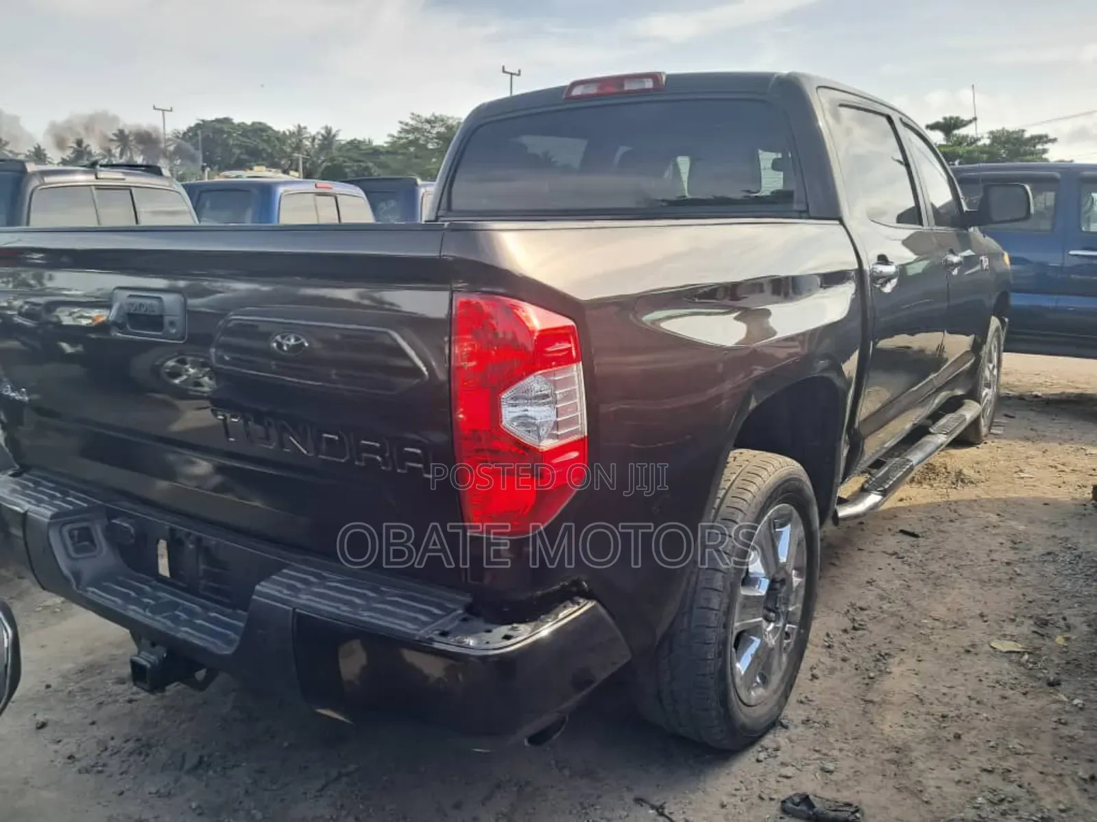 Toyota Tundra Limited 5.7L V8 4x4 CrewMax 5.6 ft. box 145.7 in. WB 2017