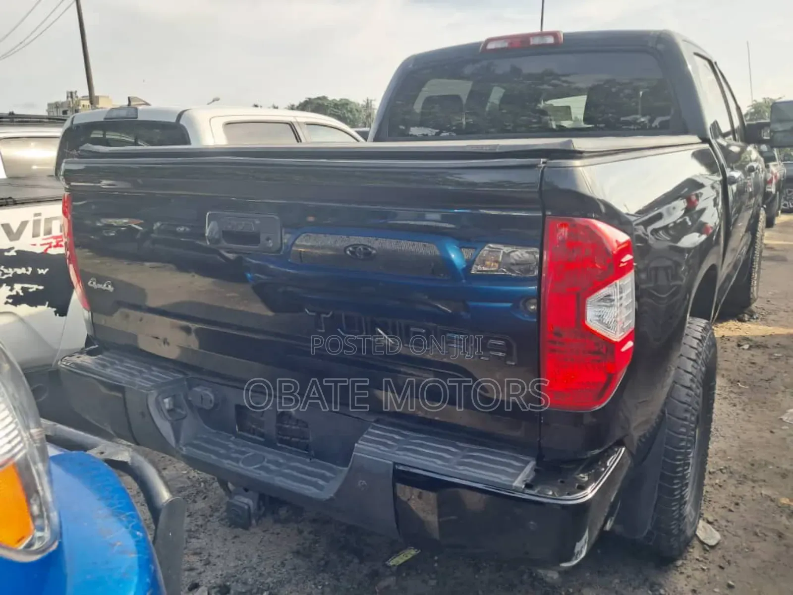 Toyota Tundra Limited 5.7L V8 4x2 Double Cab 6.6 ft. box 145.7 in. WB