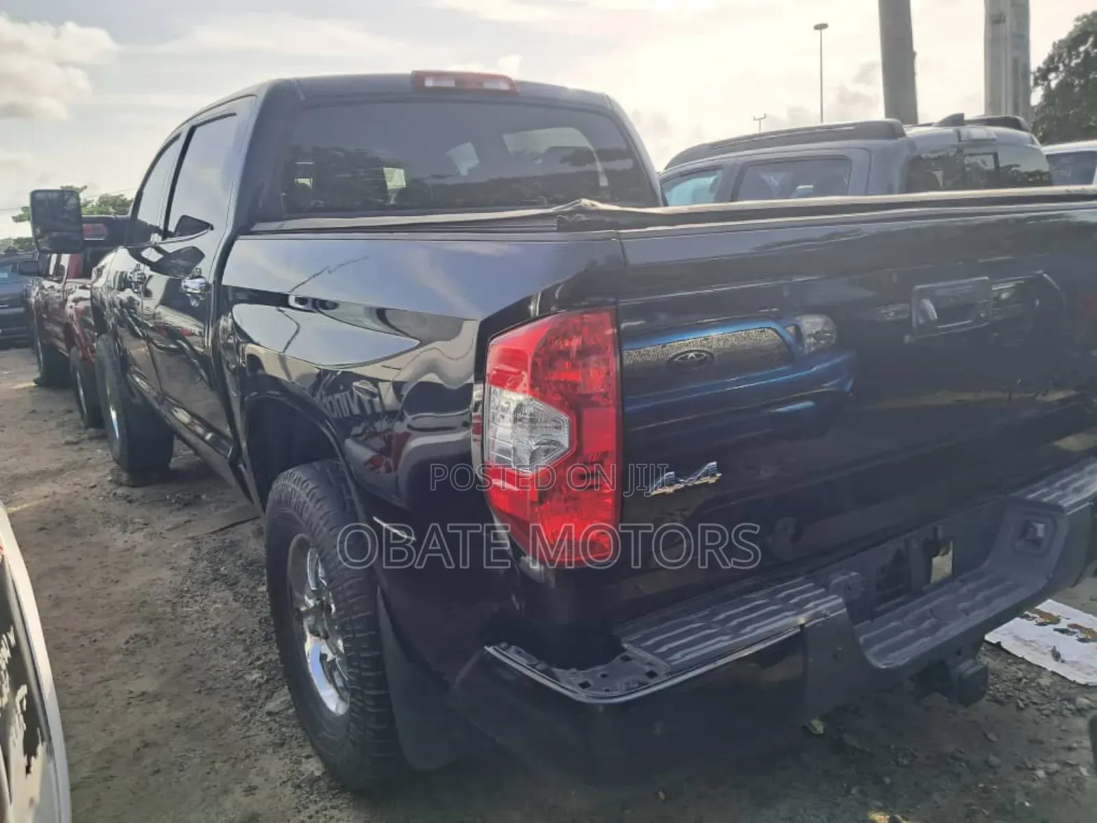Toyota Tundra Limited 5.7L V8 4x2 Double Cab 6.6 ft. box 145.7 in. WB