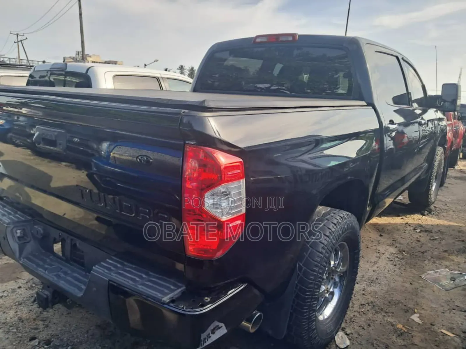 Toyota Tundra Limited 5.7L V8 4x2 Double Cab 6.6 ft. box 145.7 in. WB