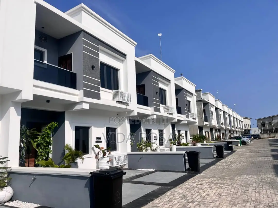 Furnished 3bdrm Apartment in Abraham Adesanya Estate for sale