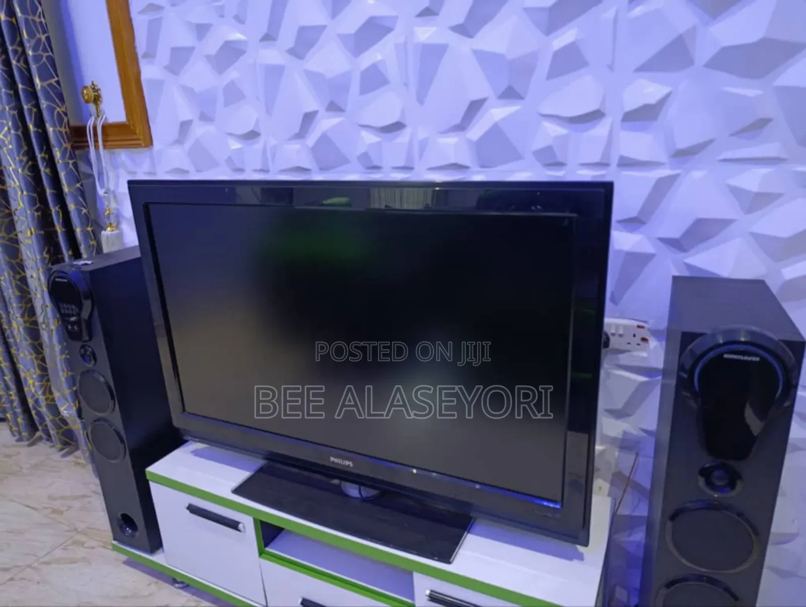Very Neat 50" Philips 360 Rotation TV