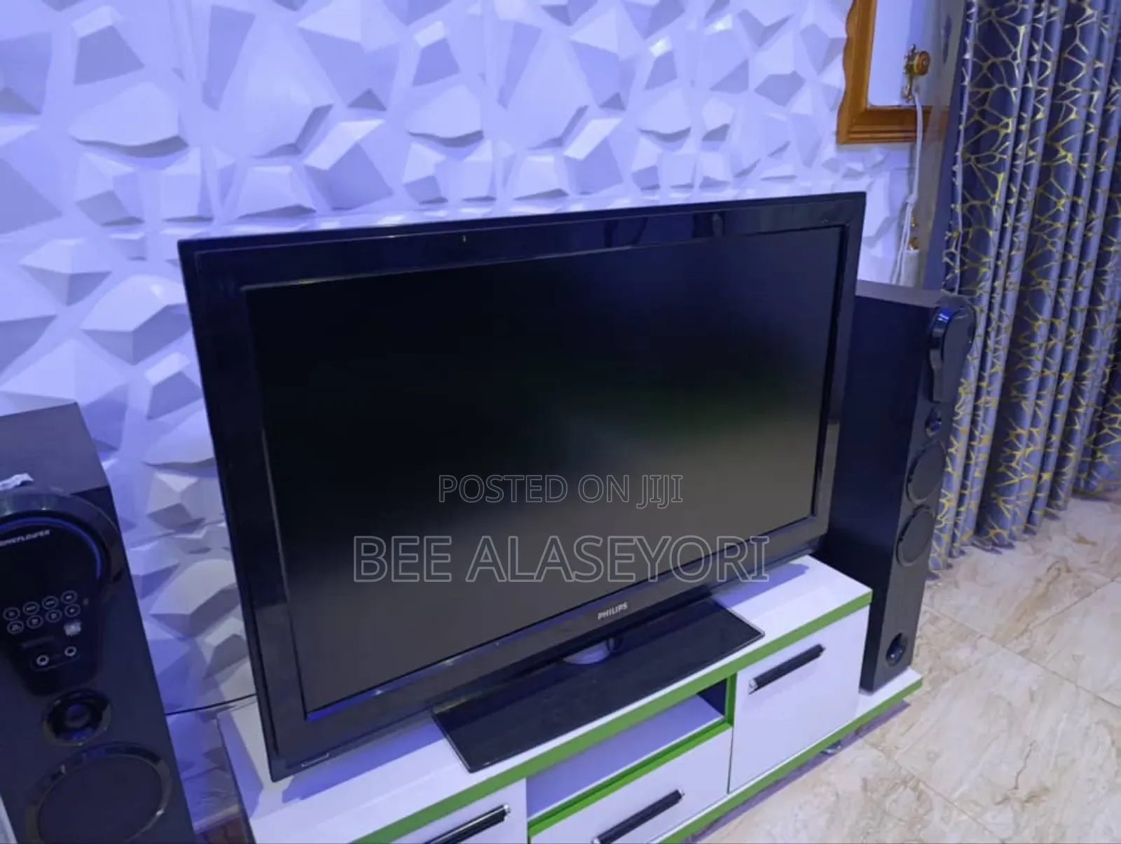 Very Neat 50" Philips 360 Rotation TV
