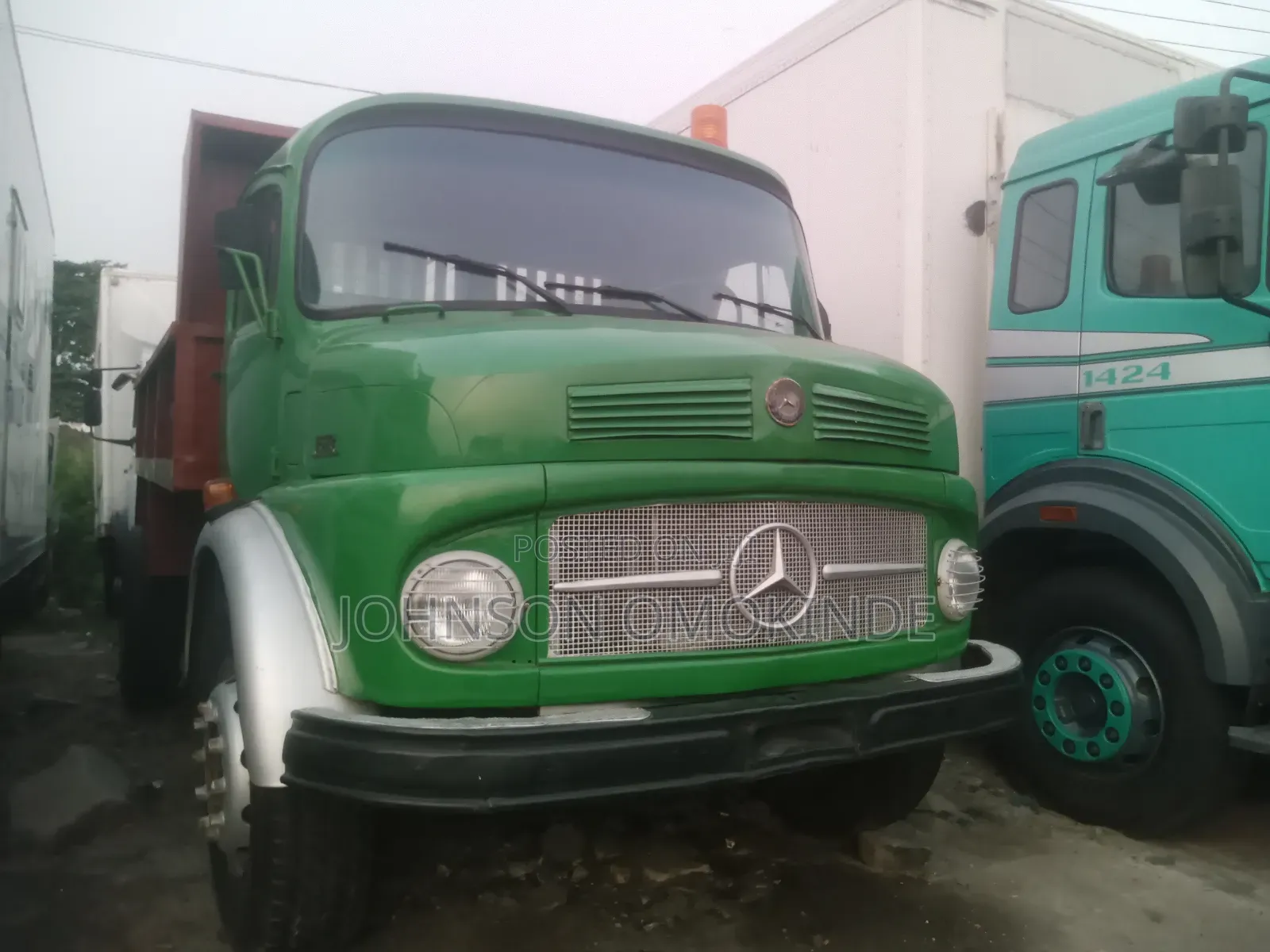 1513 Mercedes Benz Tipper