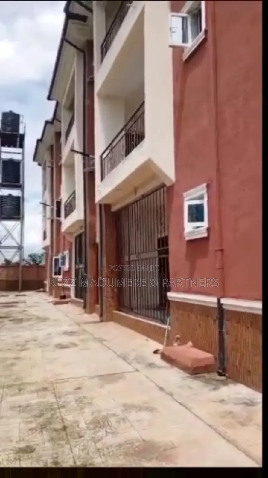9bdrm Block of Flats in Naze Owerri Imo for sale
