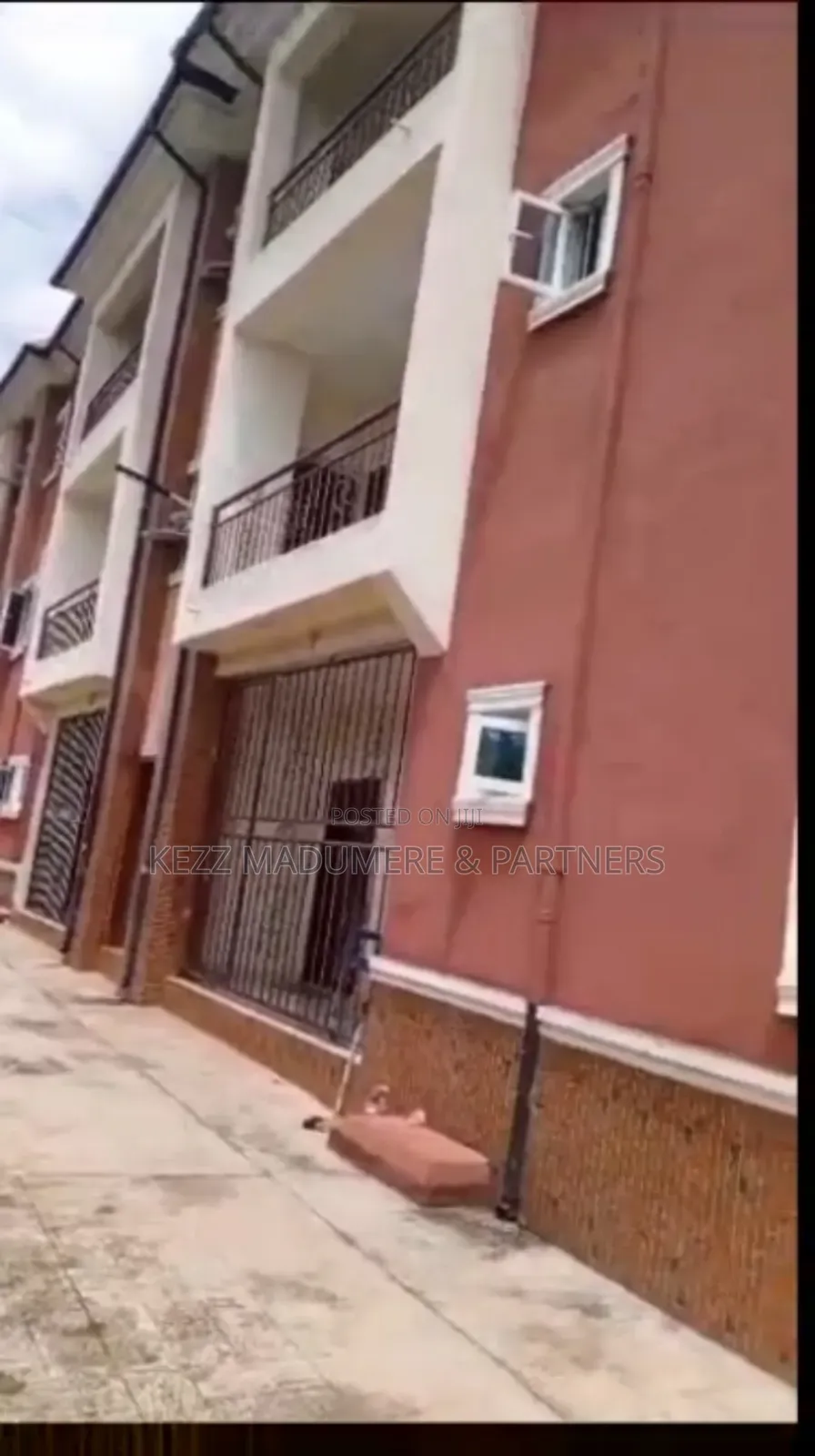 9bdrm Block of Flats in Naze Owerri Imo for sale