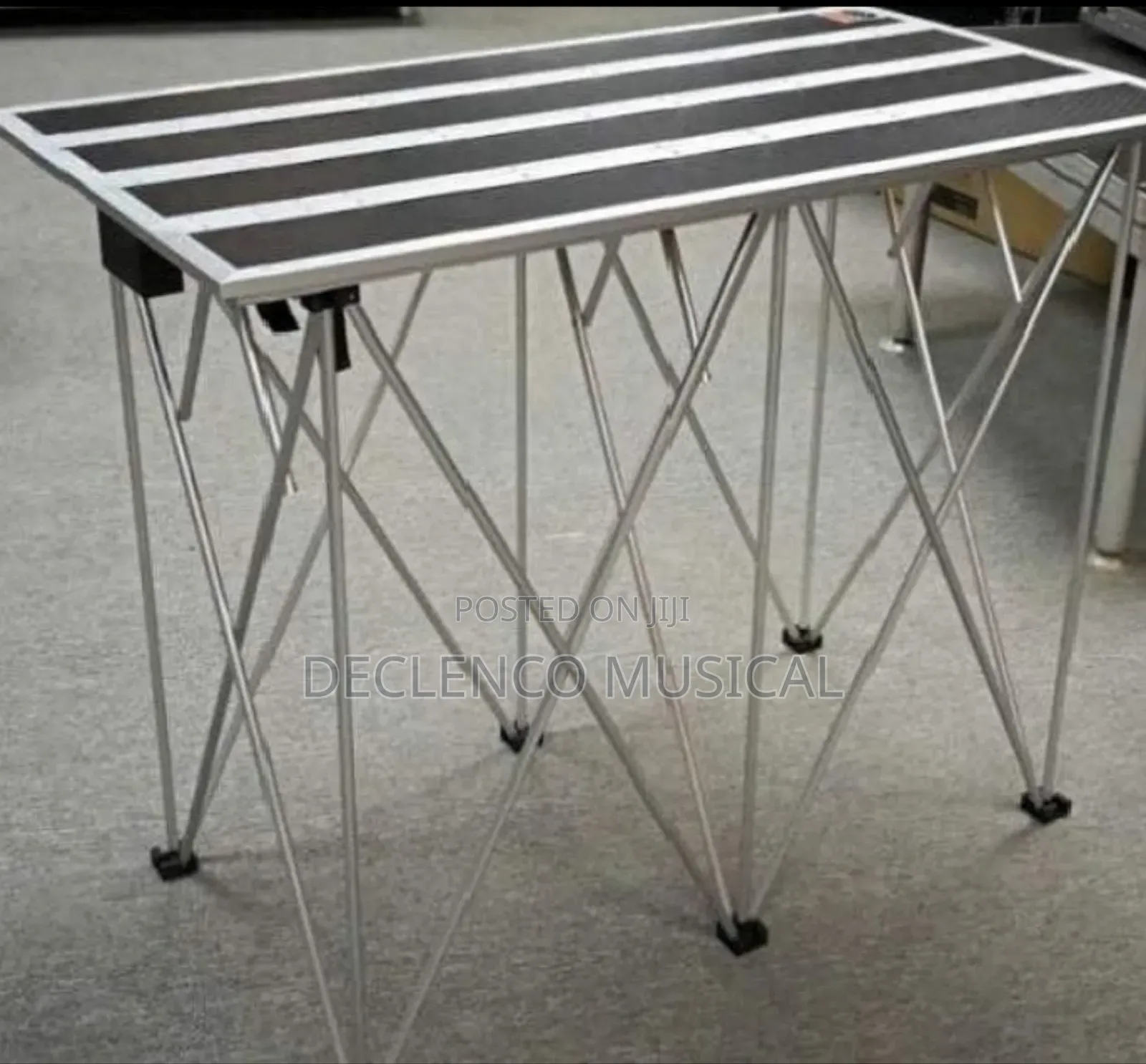 Complete Set Of Dj Stand 3leg And Table