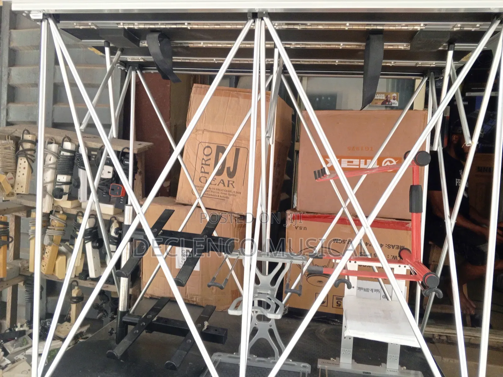 Complete Set Of Dj Stand 3leg And Table