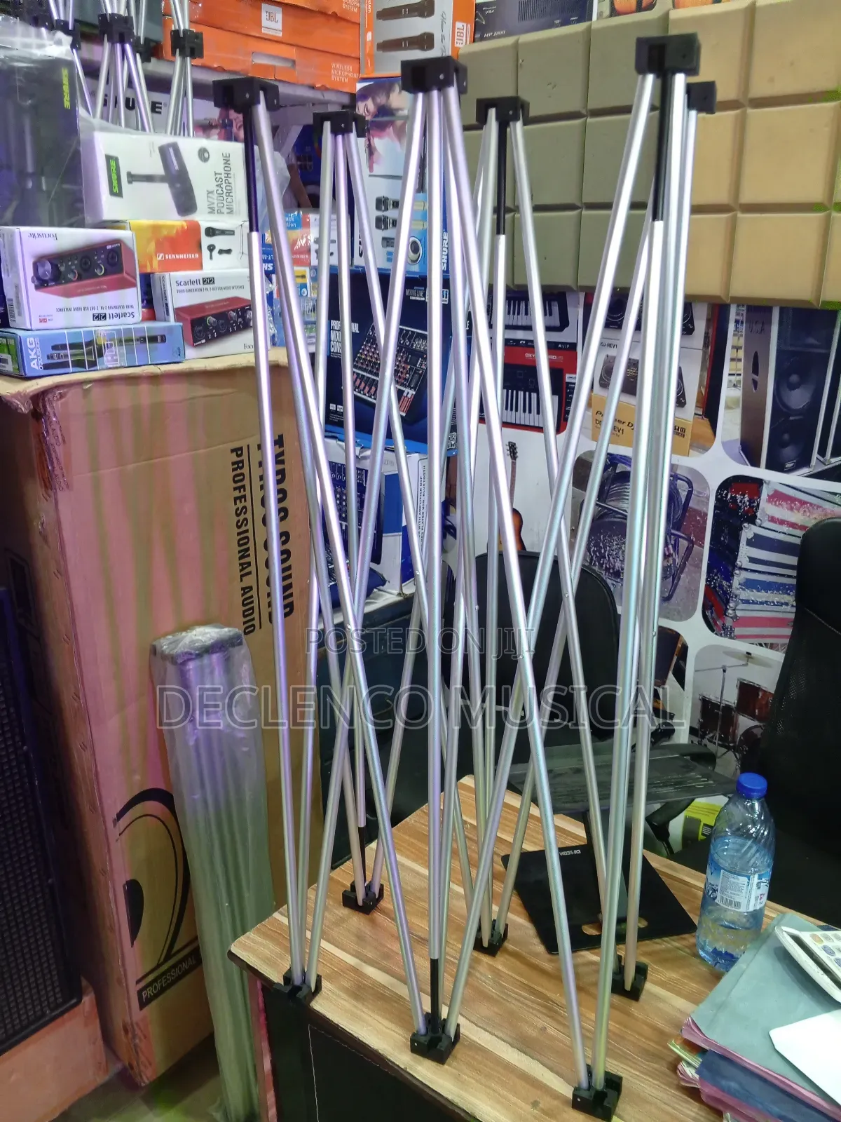 Complete Set Of Dj Stand 3leg And Table
