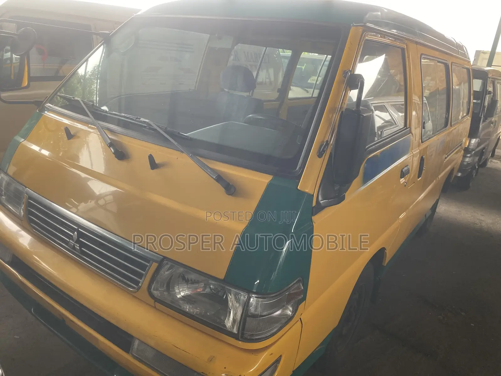 Mitsubishi Delica 2008 Yellow