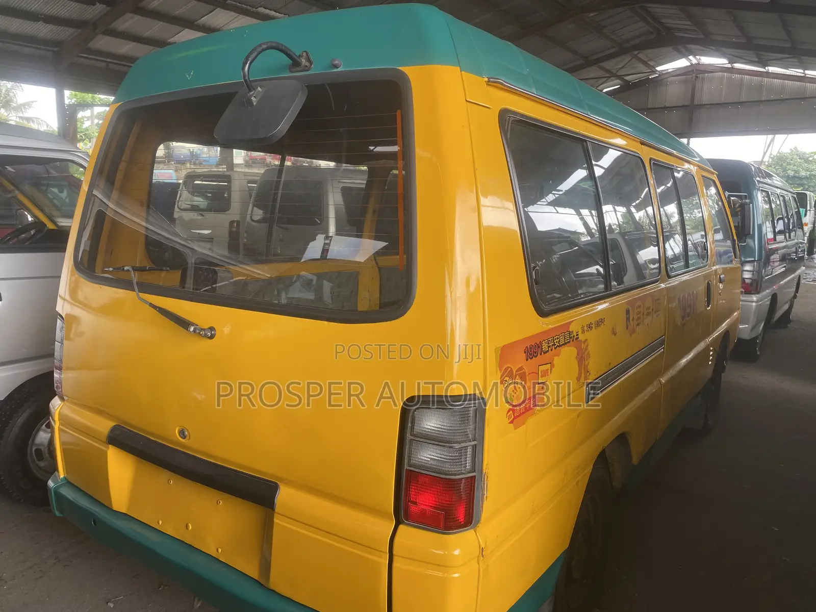 Mitsubishi Delica 2008 Yellow