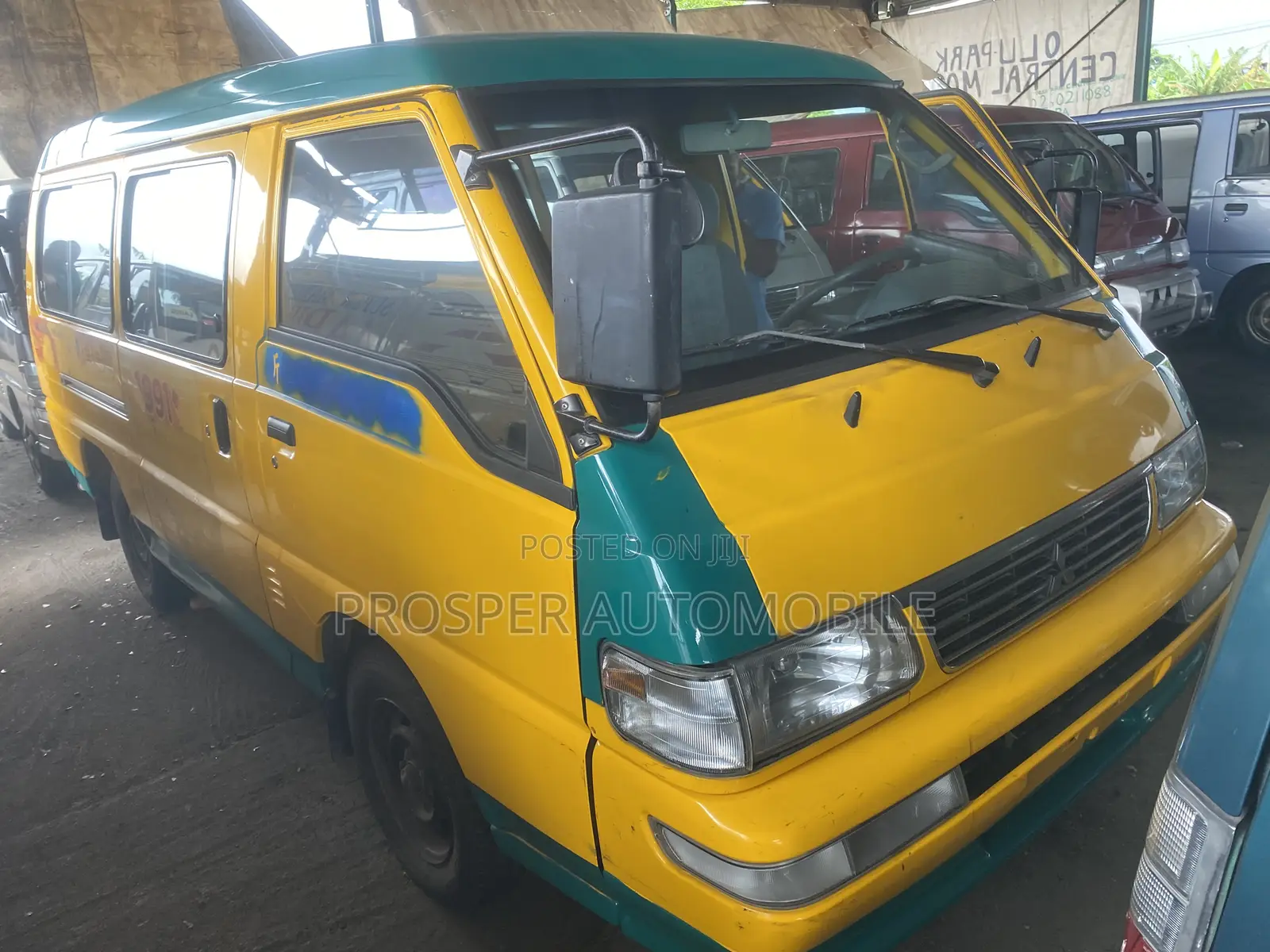 Mitsubishi Delica 2008 Yellow