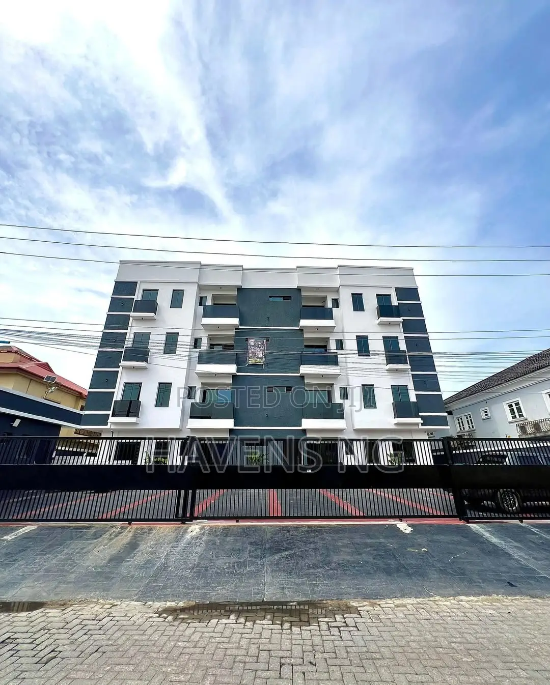 3bdrm Apartment in Lekki Phase 1 for sale