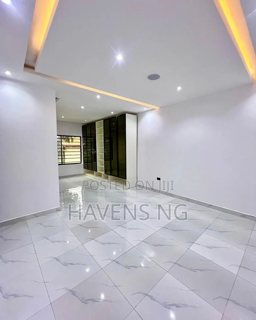 3bdrm Apartment in Lekki Phase 1 for sale