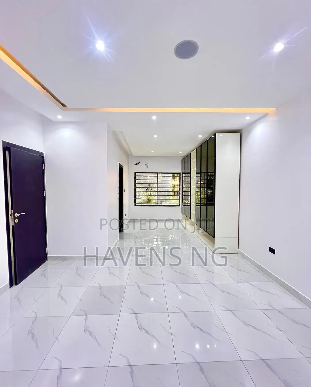 3bdrm Apartment in Lekki Phase 1 for sale