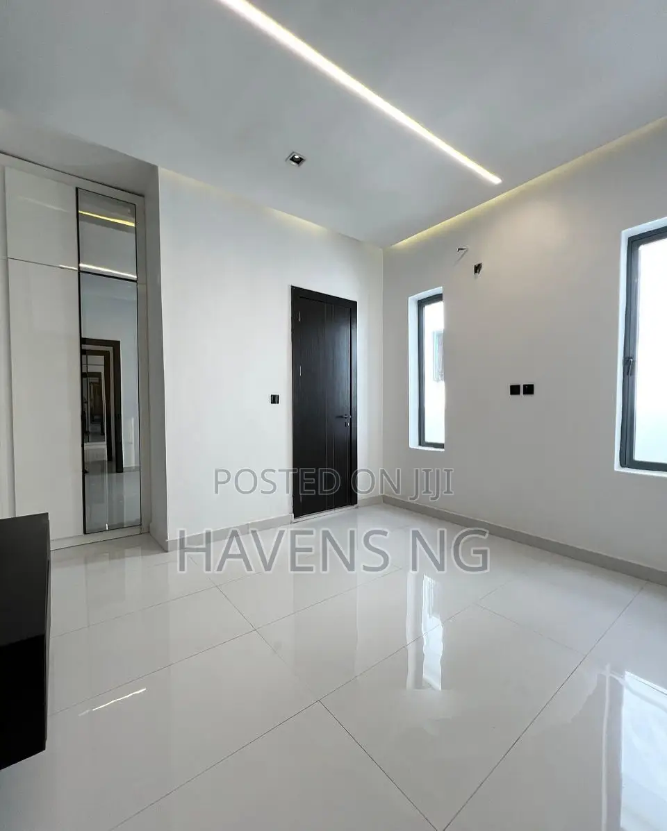 5bdrm Duplex in Ado Ajah for sale