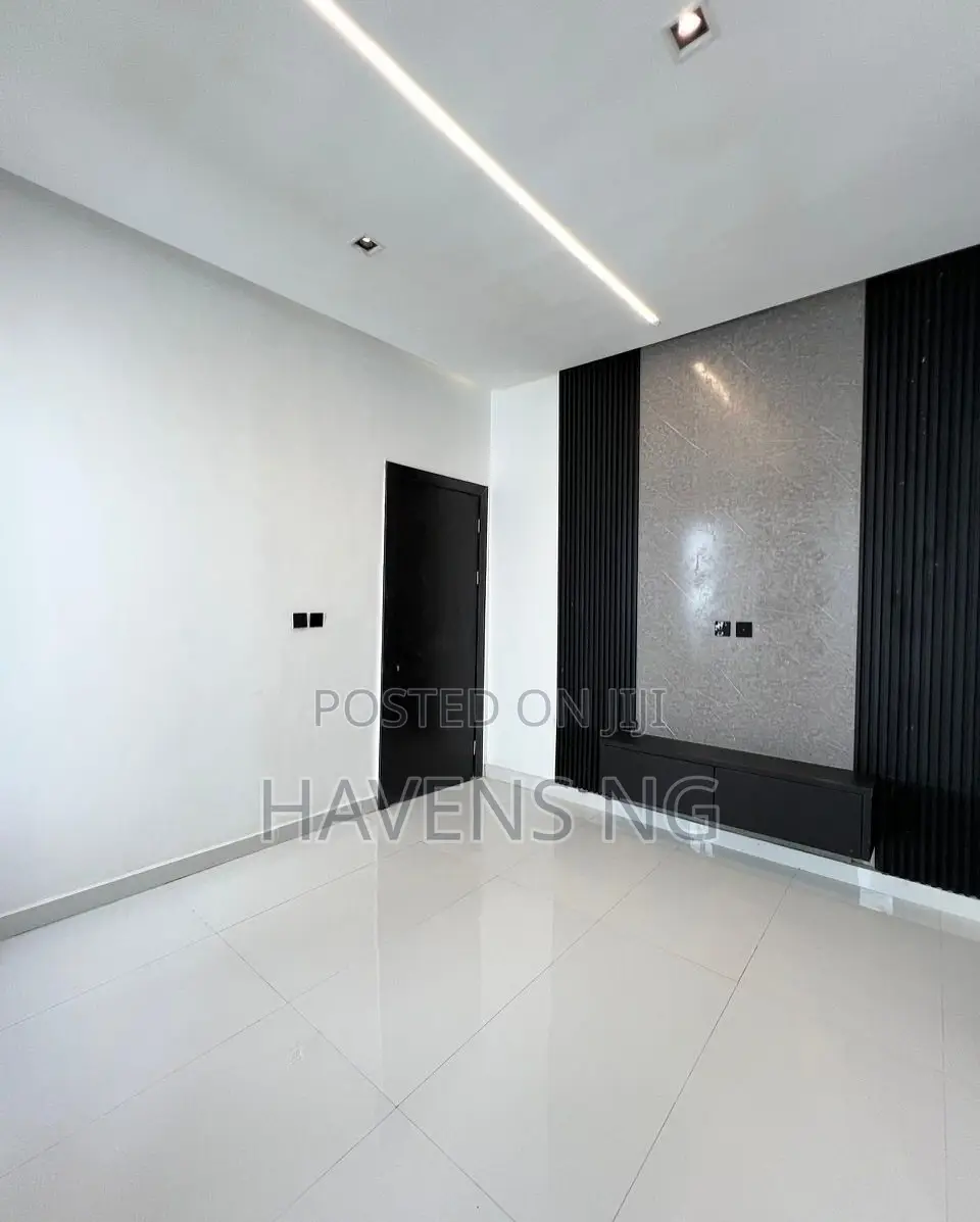 5bdrm Duplex in Ado Ajah for sale