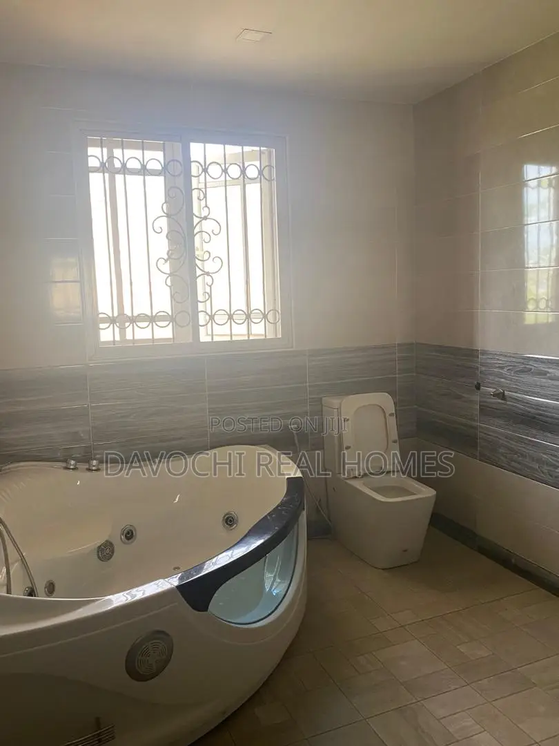 5bdrm Penthouse in Royal Garden Estate, VGC / Ajah for rent