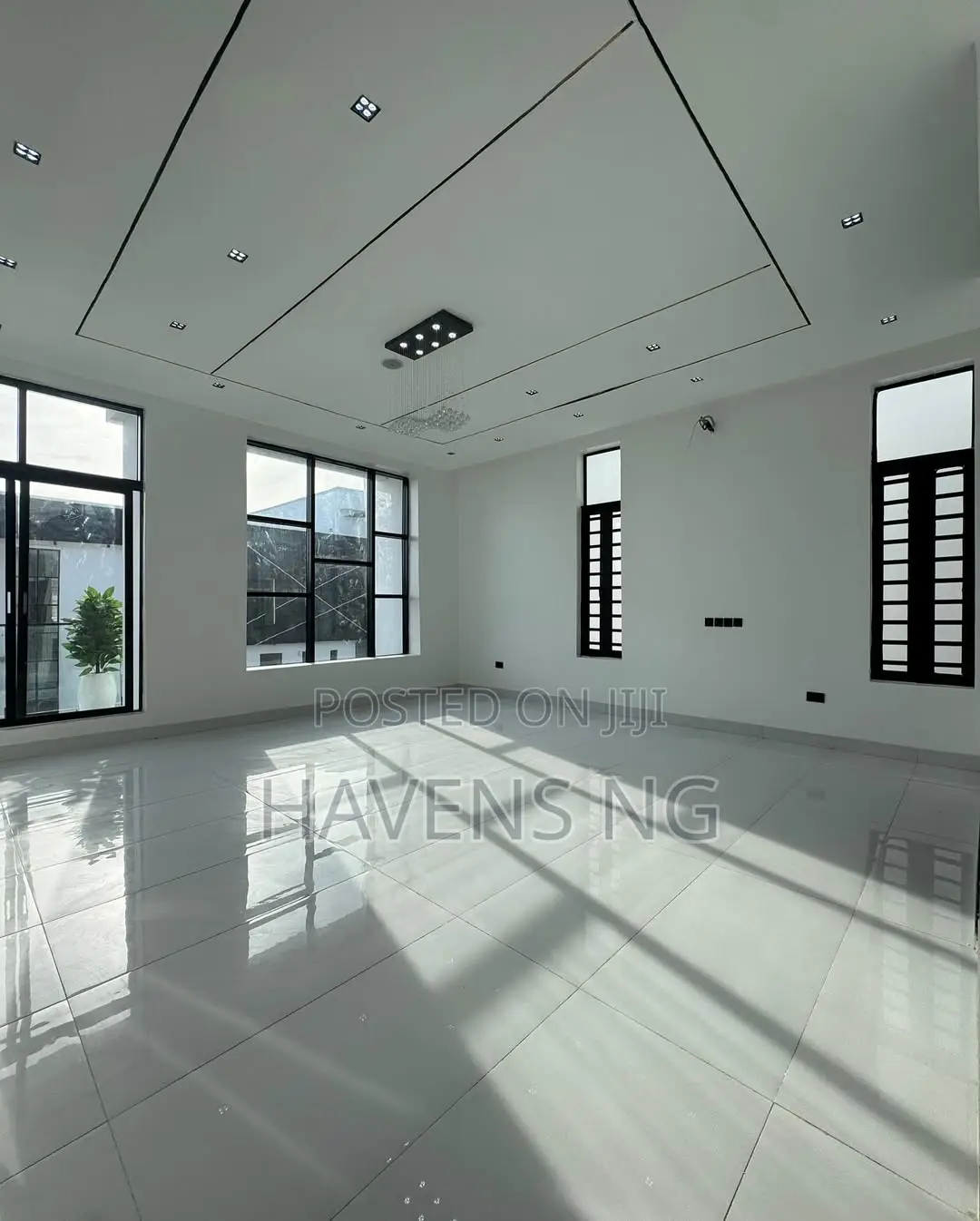5bdrm Duplex in Chevron for sale
