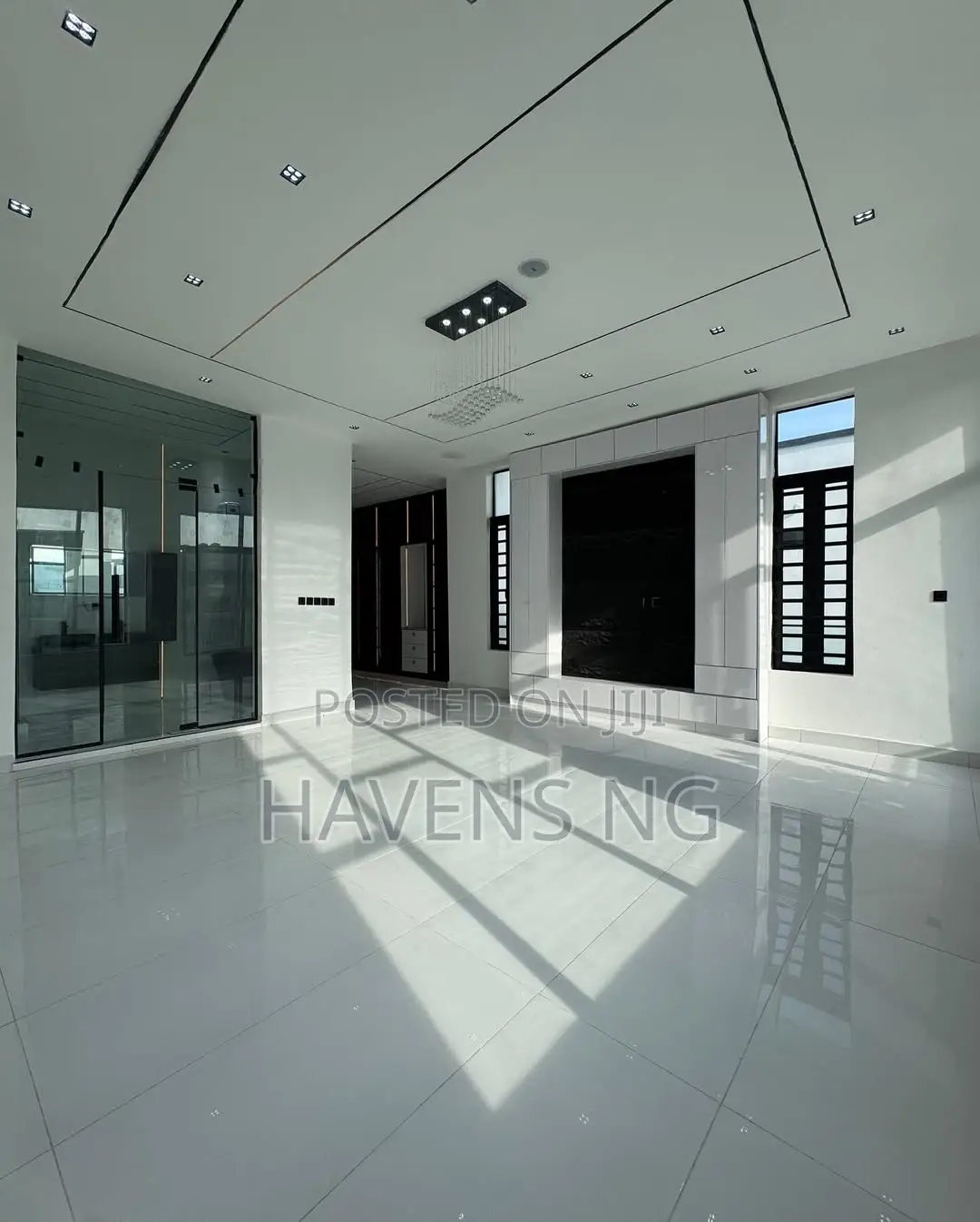 5bdrm Duplex in Chevron for sale