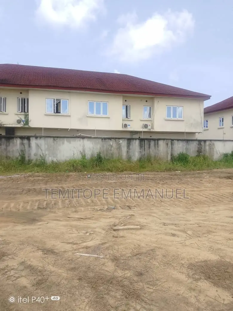 Standard Nice 320sqm Half Plot in a Good Area