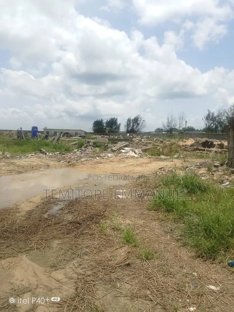 Standard Nice 320sqm Half Plot in a Good Area