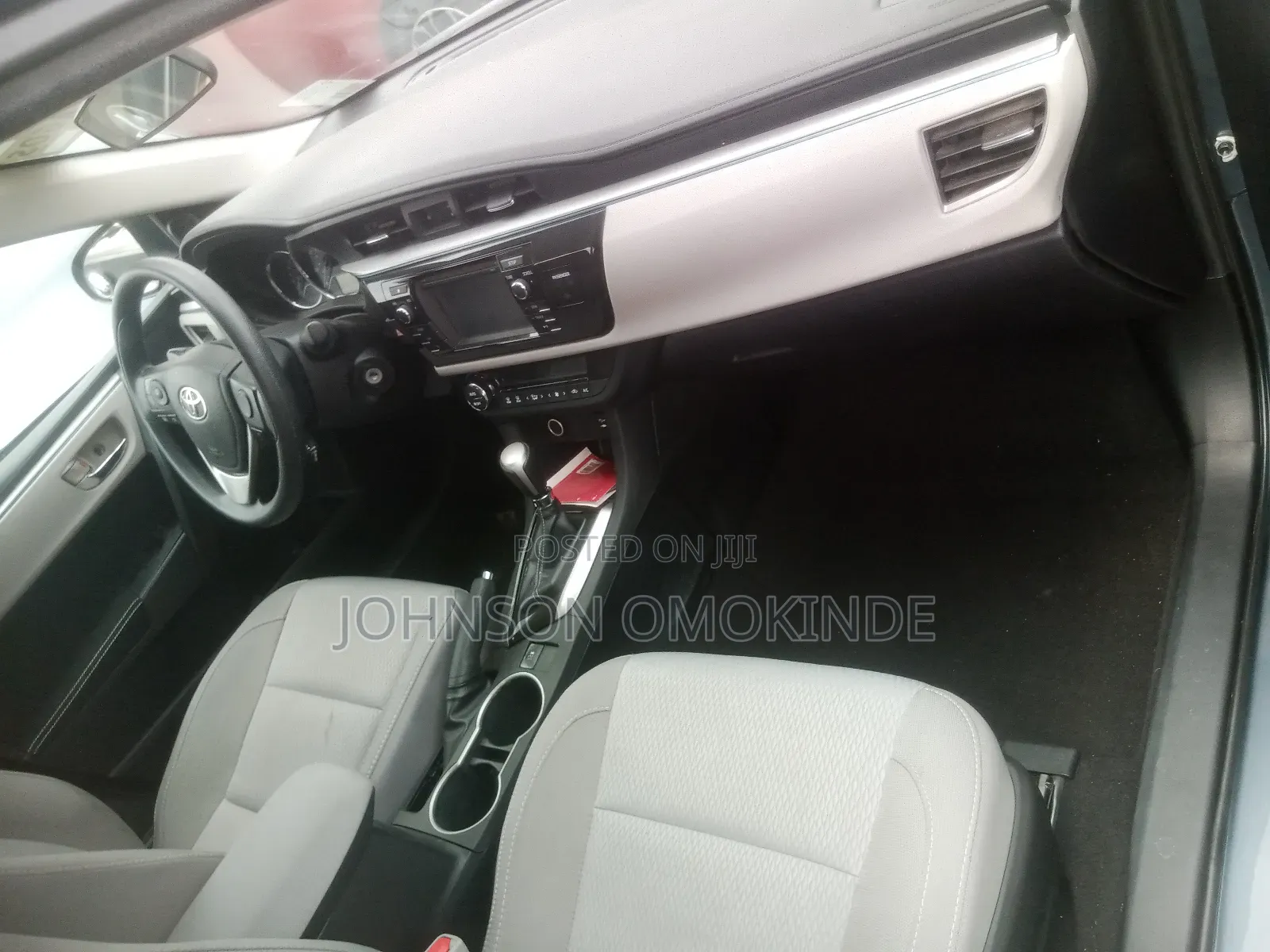 Toyota Corolla LE 4dr Sedan (1.8L 4cyl CVT) 2015 Gray