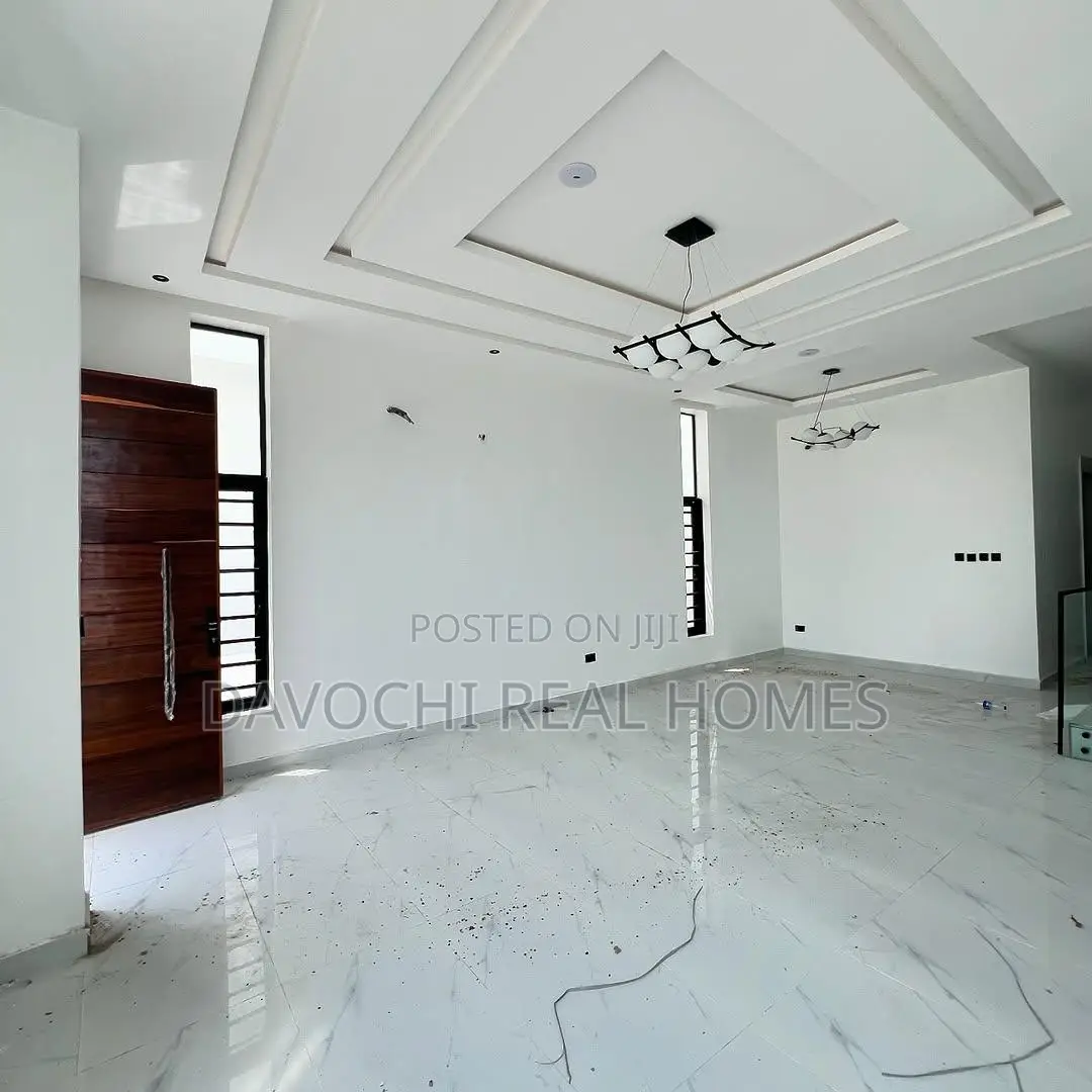 5bdrm Duplex in Sangotedo for rent