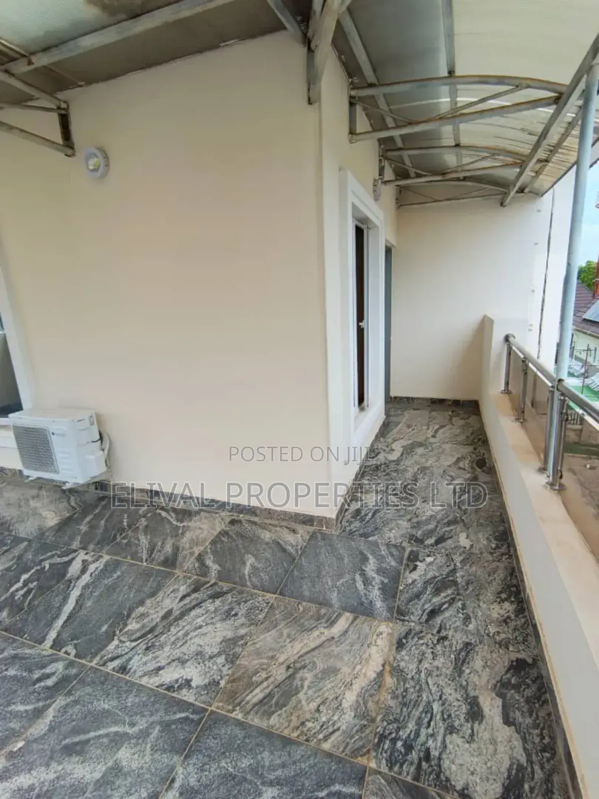 Massive One Bedroom Apartment in a Duplex