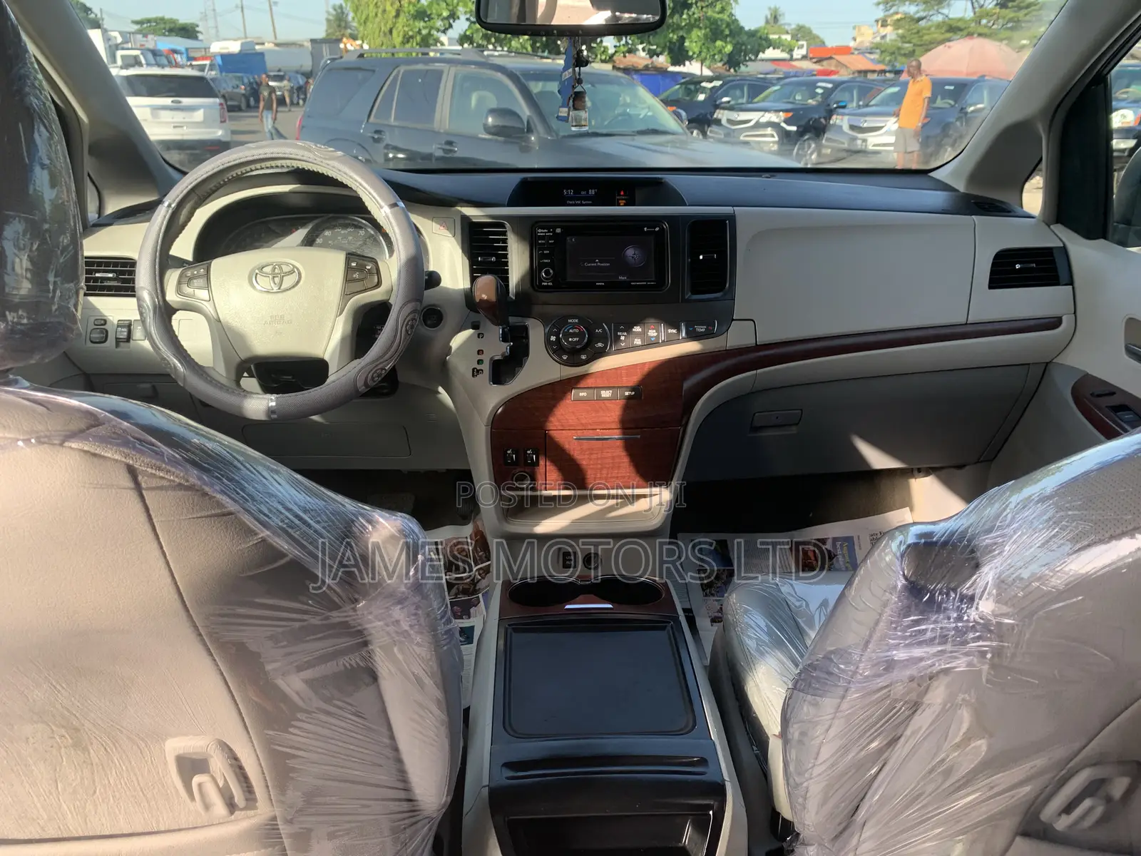 Toyota Sienna 2013 Silver