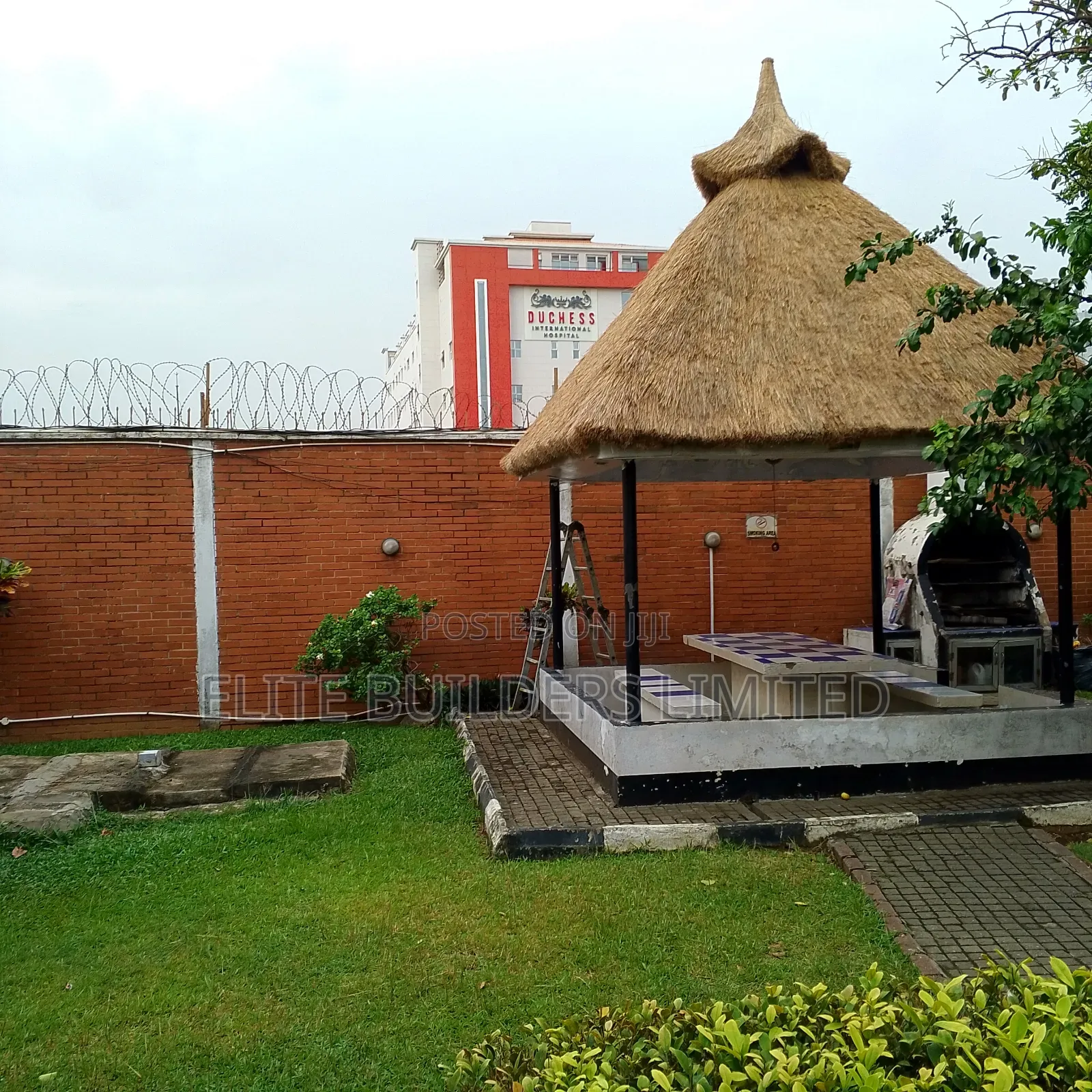 Neat Bush Bar Gazebo Hut With Warranty in Lagos