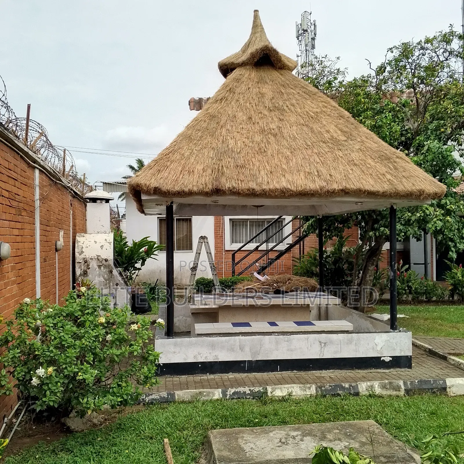 Neat Bush Bar Gazebo Hut With Warranty in Lagos