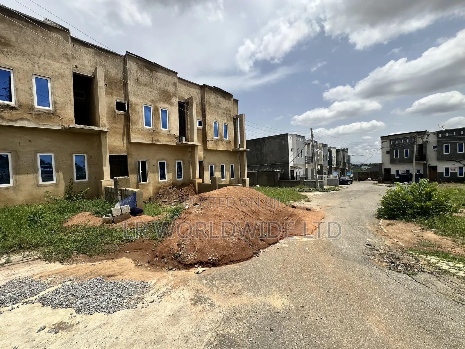 3bdrm Townhouse/Terrace in Lugbe District for sale
