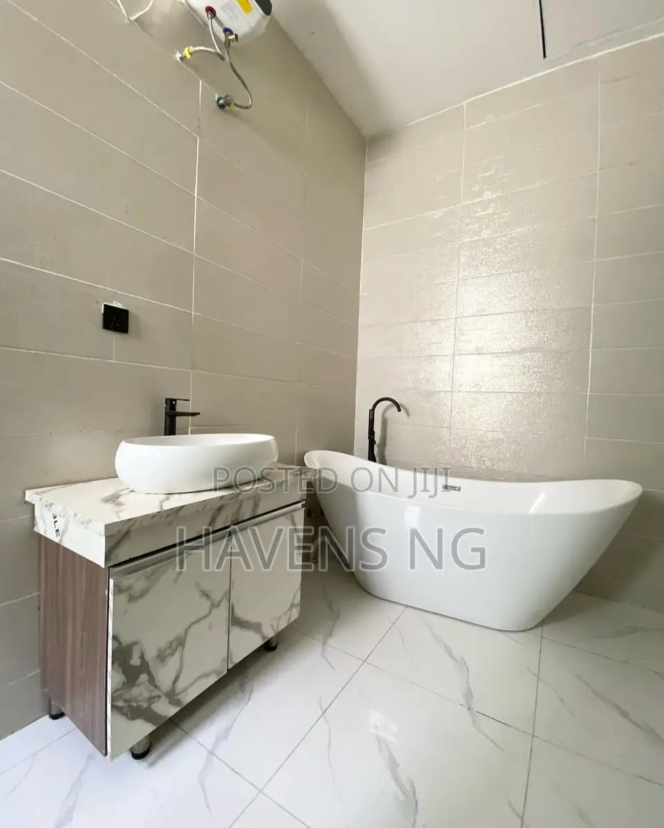 5bdrm Duplex in Lekki Phase 1 for sale