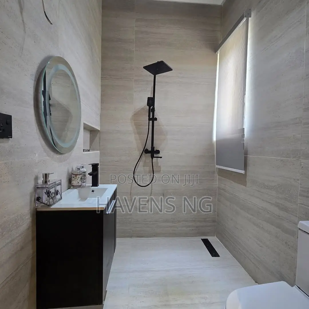 Furnished 2bdrm Apartment in Lekki Phase 1 for sale