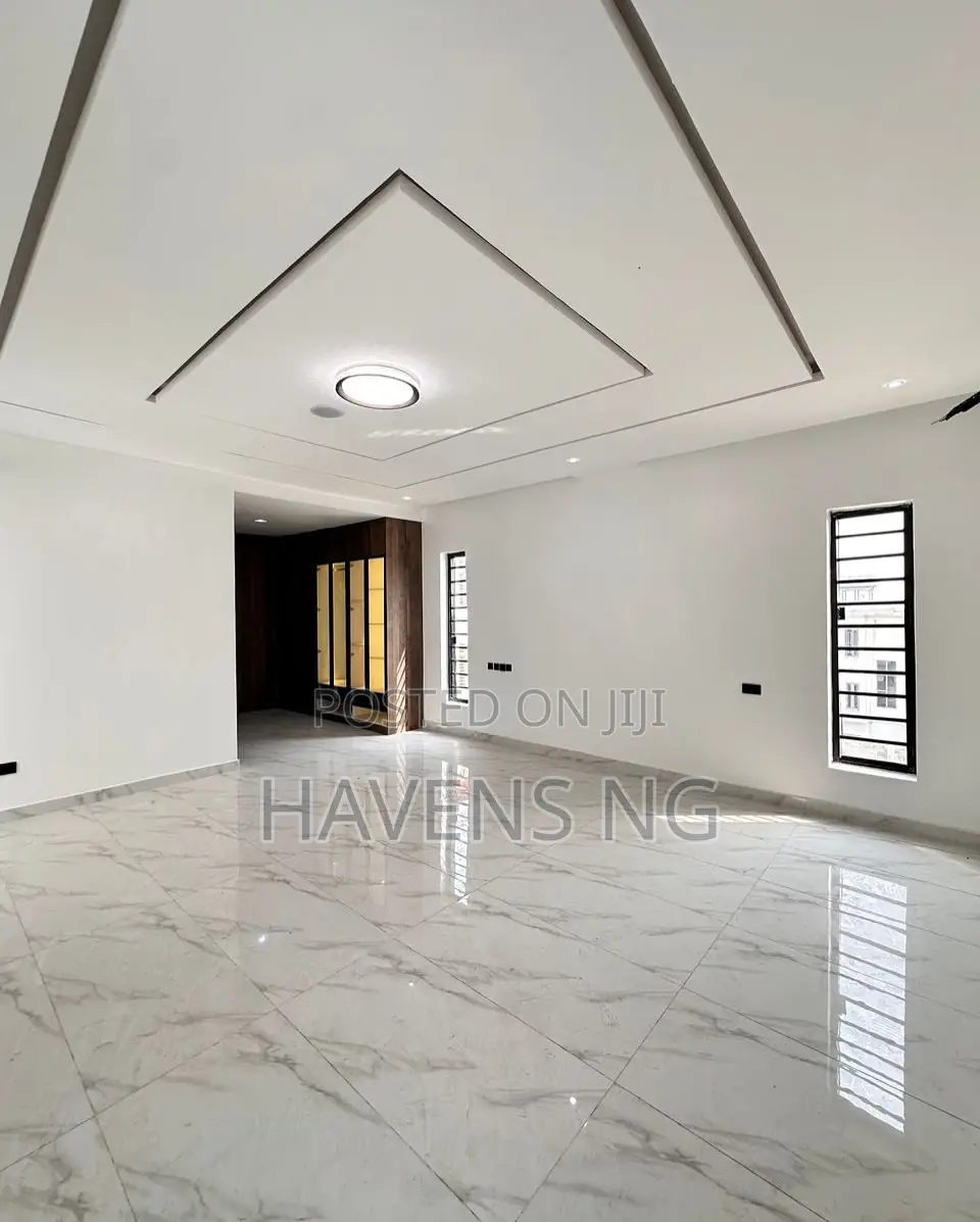 5bdrm Duplex in Osapa london for sale